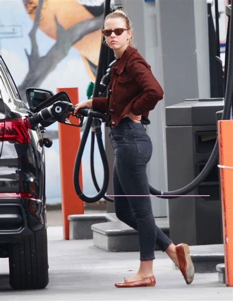 Mia Goth getting gas : r/MiaGothAss